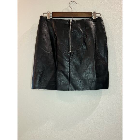 H&M Size US 6 Black Faux Leather Floral Embroidered Mini Raw Hem Biker Skirt - Picture 2 of 6